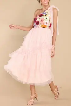 Секси розова рокля midi без ръкави, с диагонал яка с едно рамо, лятна рокля с бродерия на цветя, многослойни окото вечерни рокли с рюшами