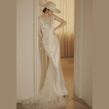 Съвременното френско сватбена рокля Hepburn Light без ръкави за жени, сватбена рокля с дълбоко V-образно деколте и с отворен гръб, 2023, произведено по поръчка
