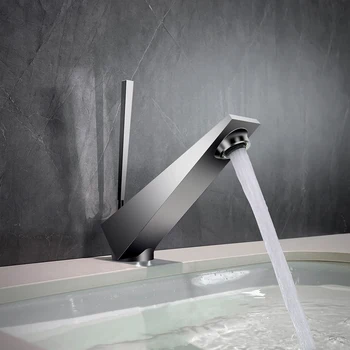 Смесител за топла и студена вода в банята с водопад, хромиран кран на бортике, однорычажный отточна тръба на шарнирна връзка месинг кран уникален дизайн